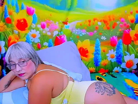 indianroxy's Live XXX Chat