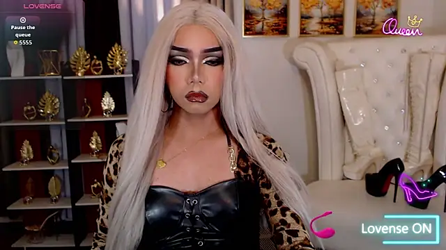 Chat +18 de FuckingDollz ao vivo