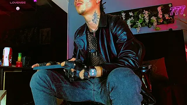HannibalLester Live XXX-Chat