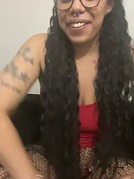 הופעת וובקאם של Desirae_Luciano