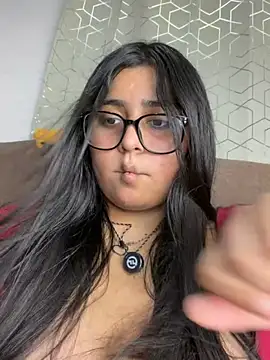 virginbrunette99's Live XXX Chat