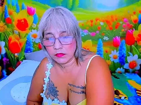 Chat +18 de indianroxy ao vivo
