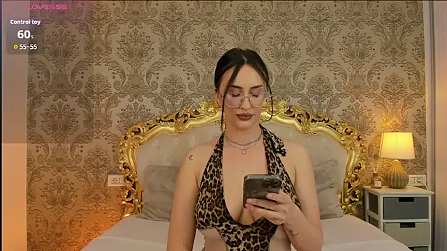 Chatroom XXX en direct de JulieVelvet