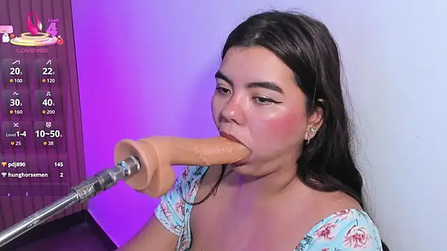 klhoe_boobs' Live XXX Chat