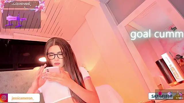 Czat XXX na żywo – JESSI_NAOMI