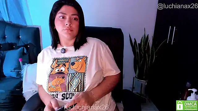 lucy26_ লাইভ XXX চ্যাট