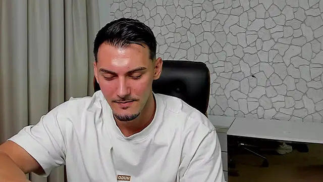 Chat +18 de ClintMasters ao vivo