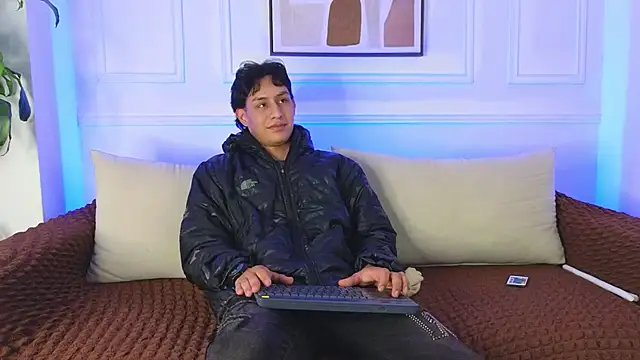 Czat XXX na żywo – Stone_grey1_
