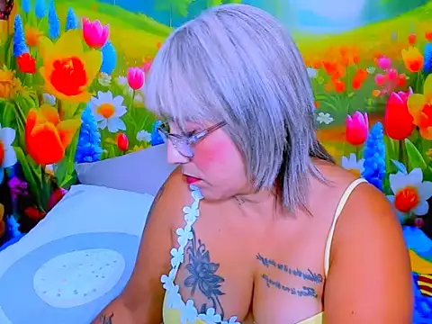 indianroxy's Live XXX Chat