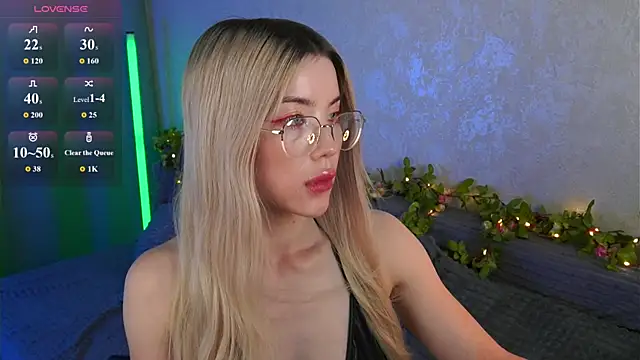 LindaThackerr's Live XXX Chat