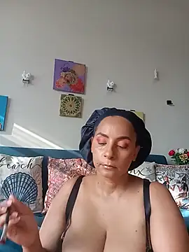 LaReineCleo's Live XXX Chat