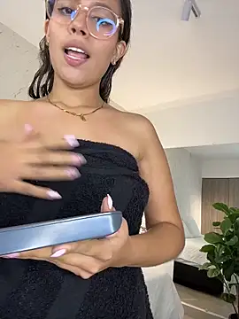 EMILIIA_RICHTER__ Adlı Modelin Canlı XXX Sohbeti