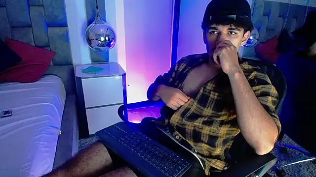 LucasThomson_ Live XXX Chat