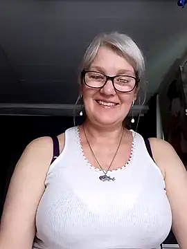 Chat +18 de irinamaux ao vivo