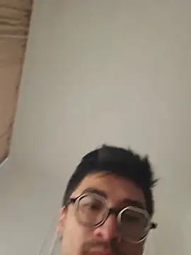 Lokomo32 Live XXX Chat
