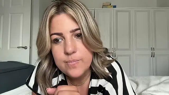Chat XXX ao vivo de MsBelleWarick