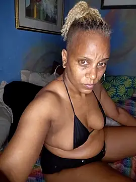 SeductressGem Adlı Modelin Canlı XXX Sohbeti