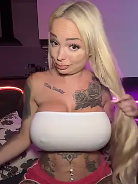Czat XXX na żywo – shortybig_official