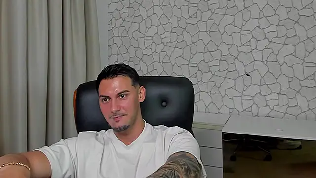 Chat +18 de ClintMasters ao vivo