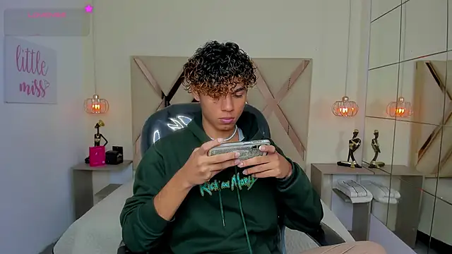 Anyelo_Twink's Live XXX Chat