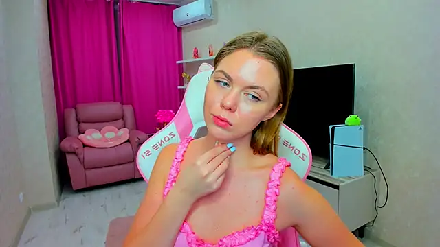 Strawberrye élő XXX-chatje