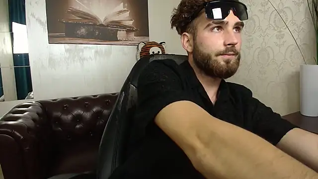 KyloEast's Live XXX Chat