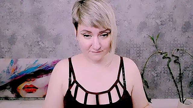 Djullia élő XXX-chatje