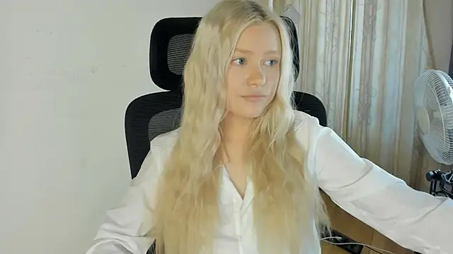 MidnightPoise live XXX chat