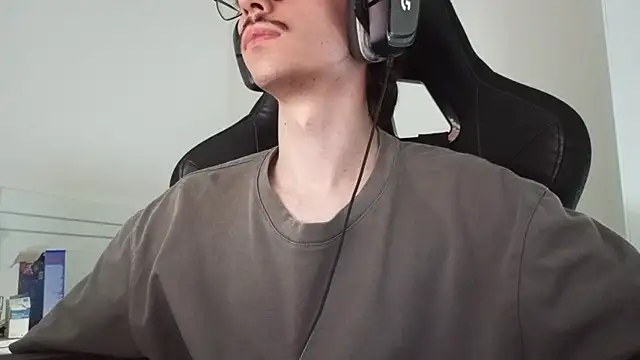 Chat +18 de gabrielNovin17cm ao vivo
