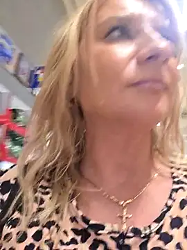 Chat +18 de KaylinJan ao vivo