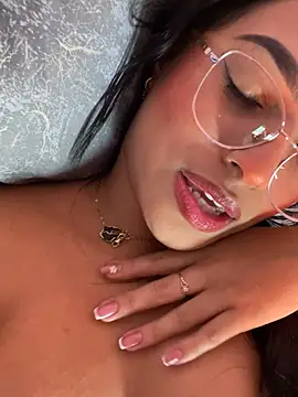 Czat XXX na żywo – Linda_Saenz_