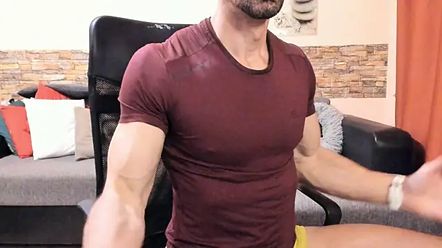 HotHunkTrainer's Webcam Show