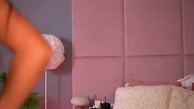 AlmaLuv Adlı Modelin Canlı XXX Sohbeti