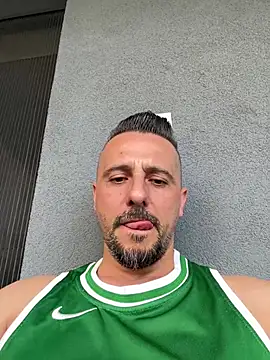 InsaneMattt live XXX chat