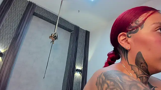 XXX chat uživo modela selene_red_