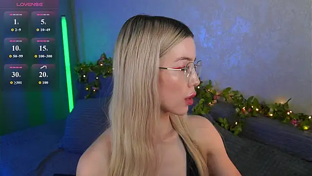 LindaThackerr Chat XXX in diretta