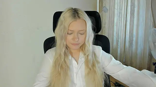 MidnightPoise's Live XXX Chat