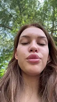 XXX chat uživo modela KikiWatson