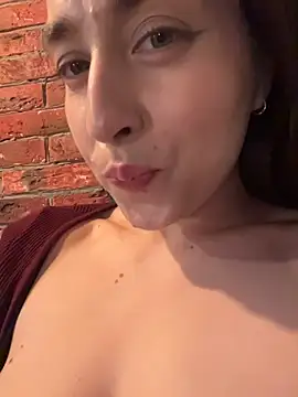 Holly_Play Adlı Modelin Canlı XXX Sohbeti