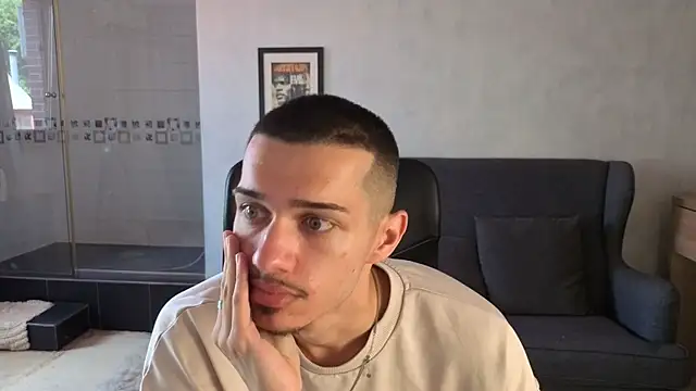 XXX chat uživo modela KaydenDrew