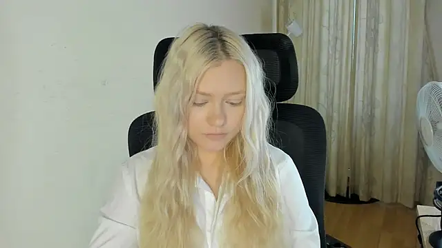 MidnightPoise's Live XXX Chat