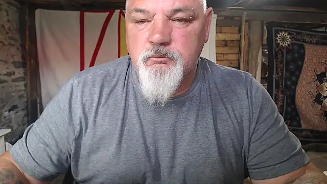 Newfiesausage1972's Live XXX Chat