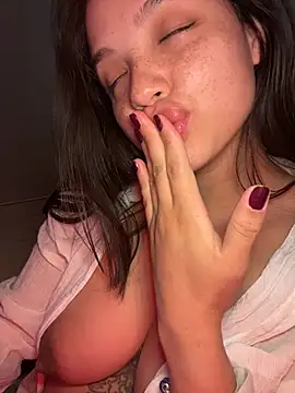 Czat XXX na żywo – MisFrekcles_