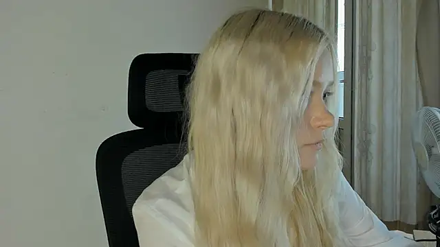 MidnightPoise's Live XXX Chat