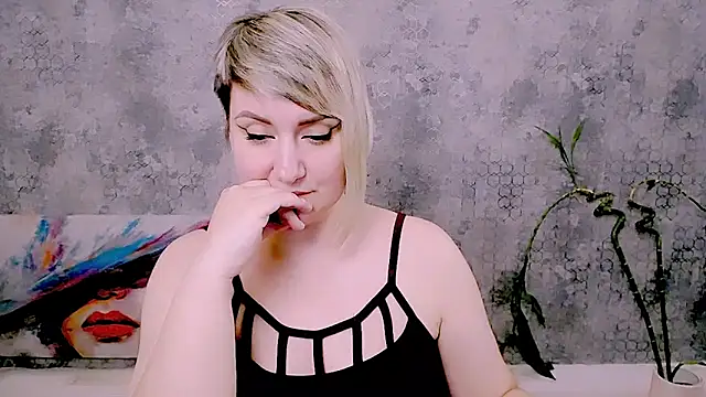 Djullia Live XXX-chat