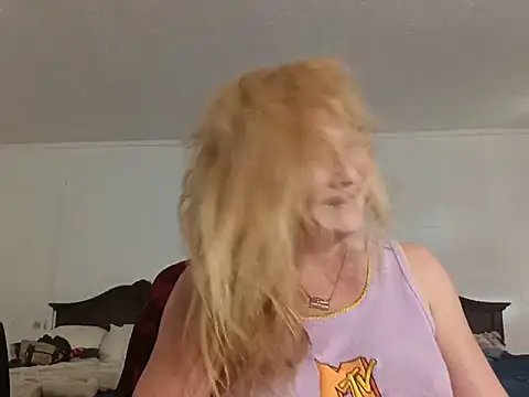Goldenndoll: απευθείας συνομιλία ΧΧΧ
