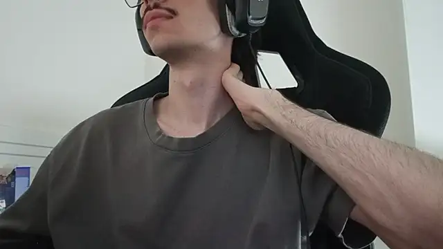 Chat +18 de gabrielNovin17cm ao vivo