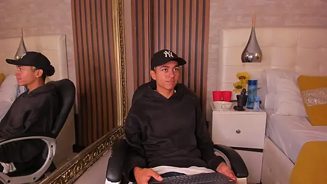 KyleeSmiith – Naživo XXX chat