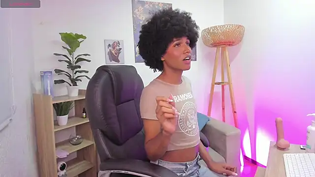 NaomiSaenz_'s Live XXX Chat