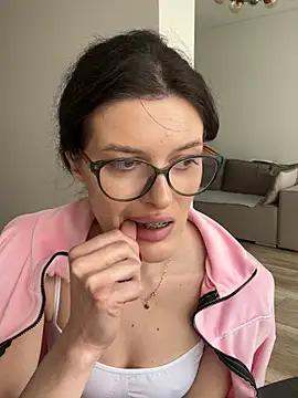 little_belucci's Live XXX Chat